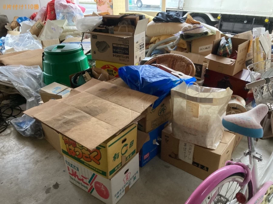 ローテーブル、子供用自転車、布団、椅子、掃除機等の回収・処分